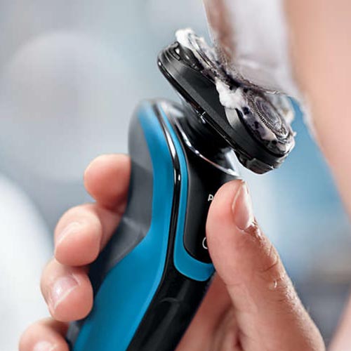 PHILIPS S5050/06 AquaTouch Wet and Dry Electric Shaver for Him